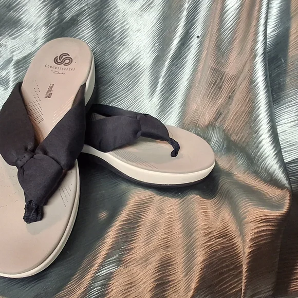 Clarks Women's Black and White Sandals - Picture 1 of 8